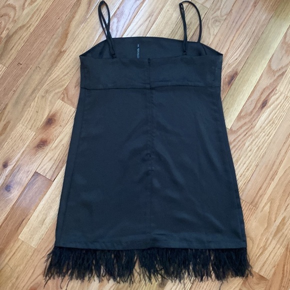 URBAN OUTFITTERS BLACK SATIN MINI DRESS SLEEVELESS FEATHER BOTTOM SIZE MEDIUM - Picture 6 of 7